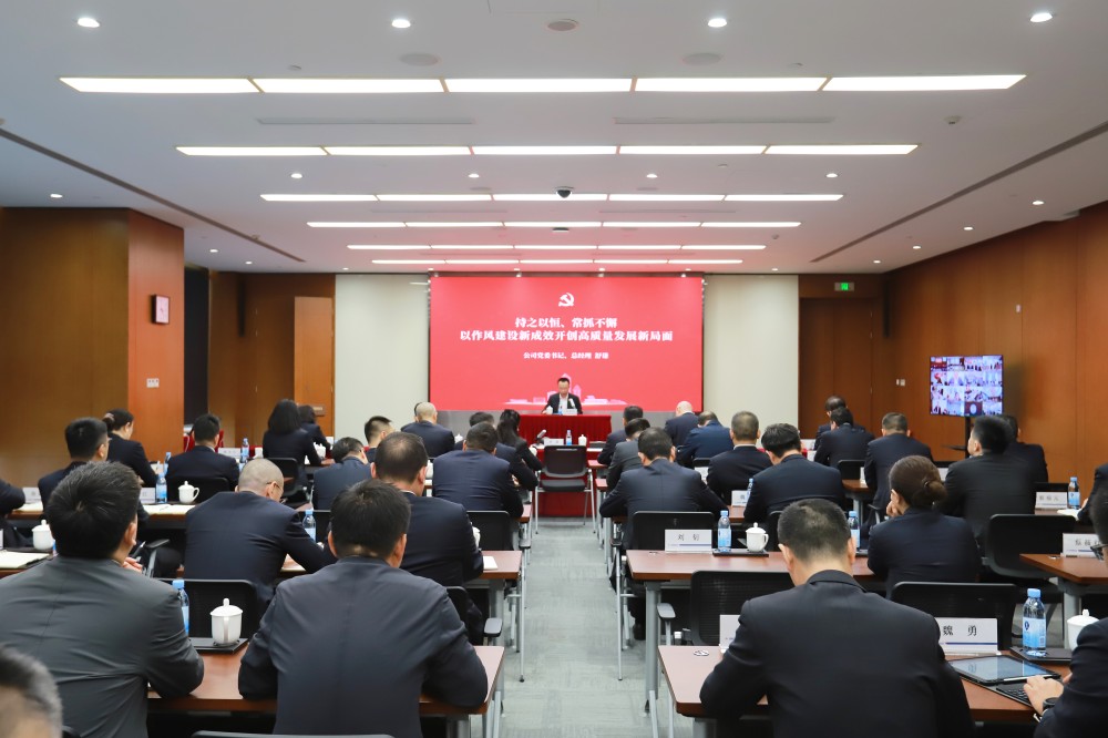 1751293480596742.jpg 讲党课.jpg