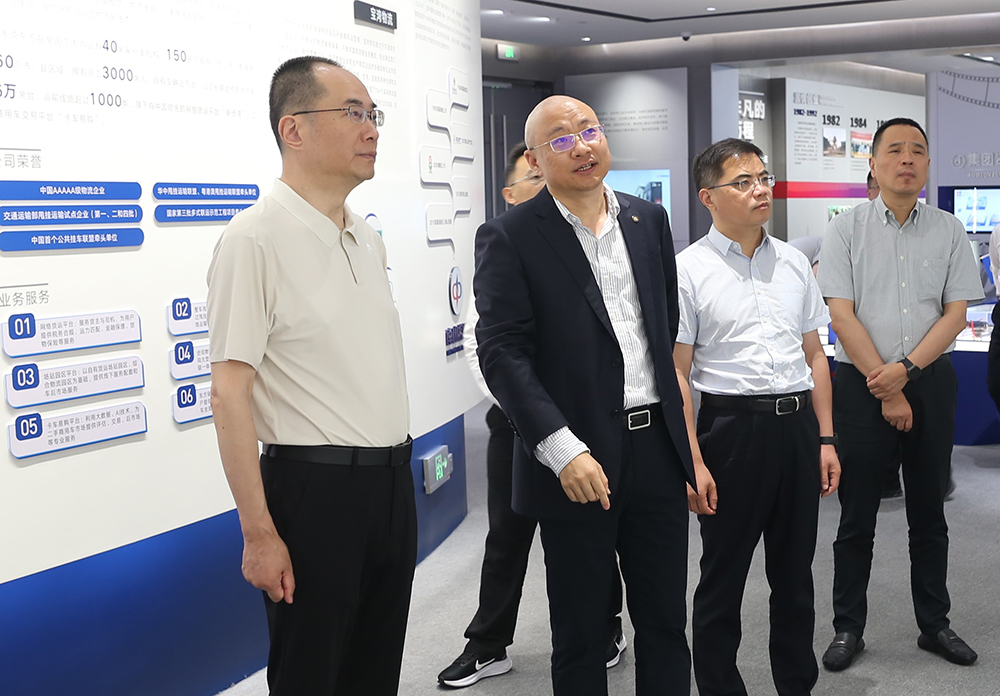 1752546487678351.jpg 2.参观展览馆 拷贝.jpg